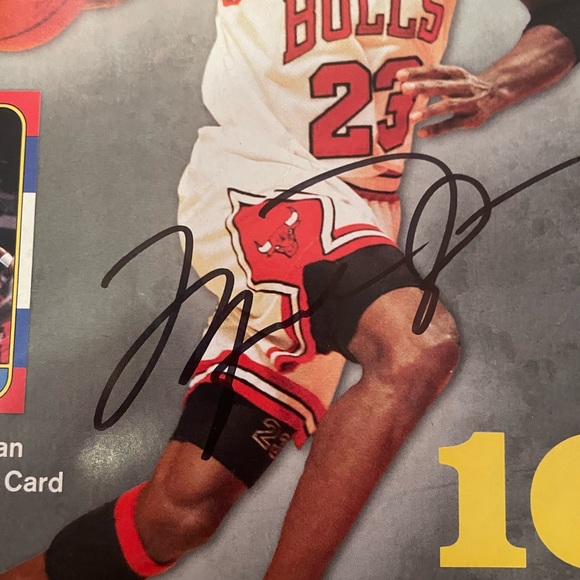 Authenticated signed Beckett magazine of the great Michael Jordan. - Picture 2 of 3